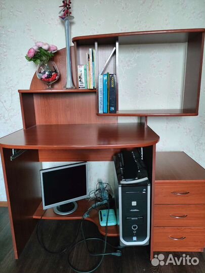 Компьютерный стол