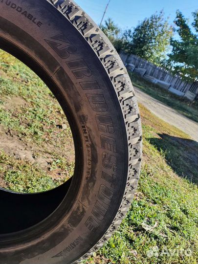 Bridgestone Ice Cruiser 7000 215/60 R16