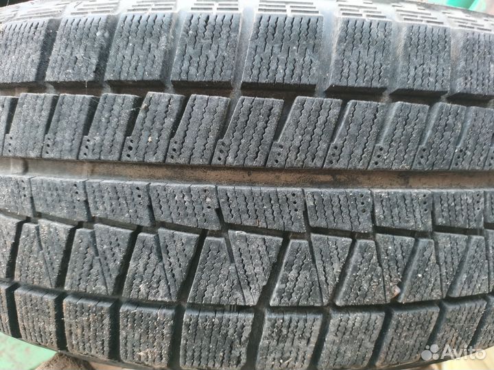 Bridgestone Blizzak Revo GZ 215/60 R17 96S