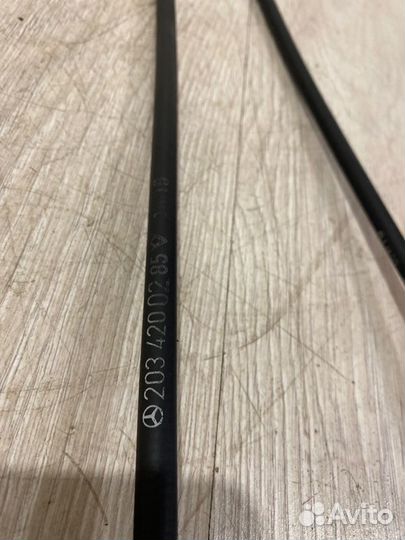 Трос стояночного тормоза Mercedes Benz C230 W203