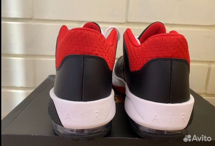 Кроссовки Air Jordan Max Aura 3 'Bred' Новые Ориг