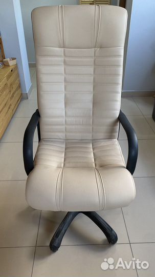 Офисное кресло бу экокожа хорошего качества