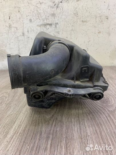 Корпус воздушного фильтра Opel Zafira B Z18XE