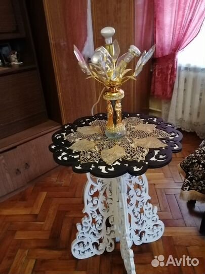 Прикроватный столик