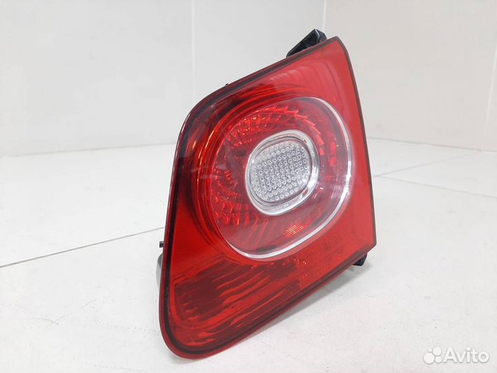 Фонарь задний внутренний правый Volkswagen Tiguan