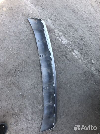 На передний бампер накладка киа