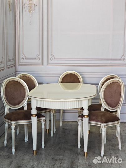 Стол и стулья