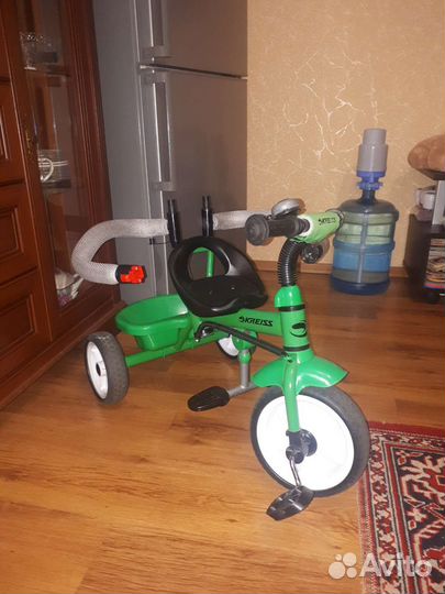 Детский трехколесный велосипед с ручкой бу