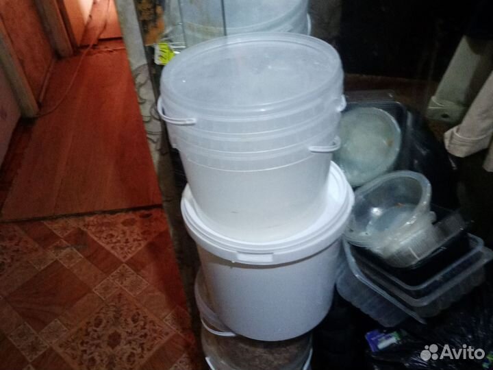 Ящики контейнеры с ручками пластмассовые