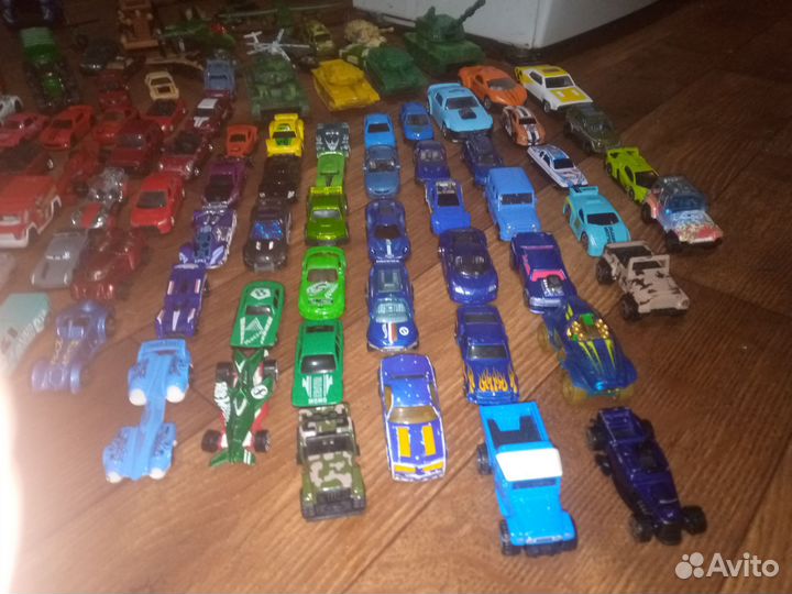 Маленькая коллекция разных машинак