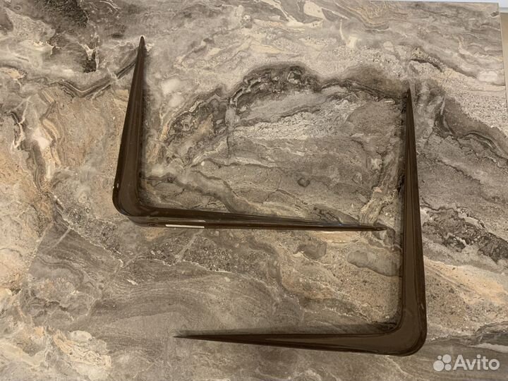 Уголок 300 на 250