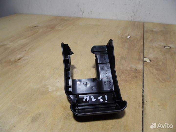 Заглушка направляющей сидения правая Лексус IS 250