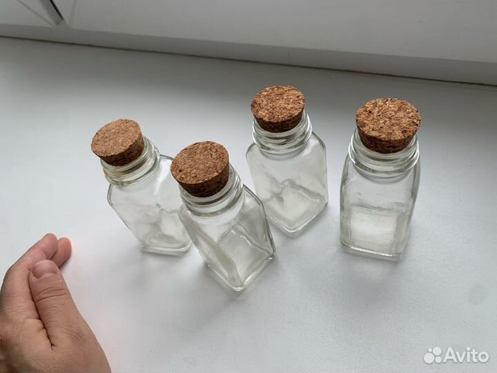 Бутылки с пробками для масла