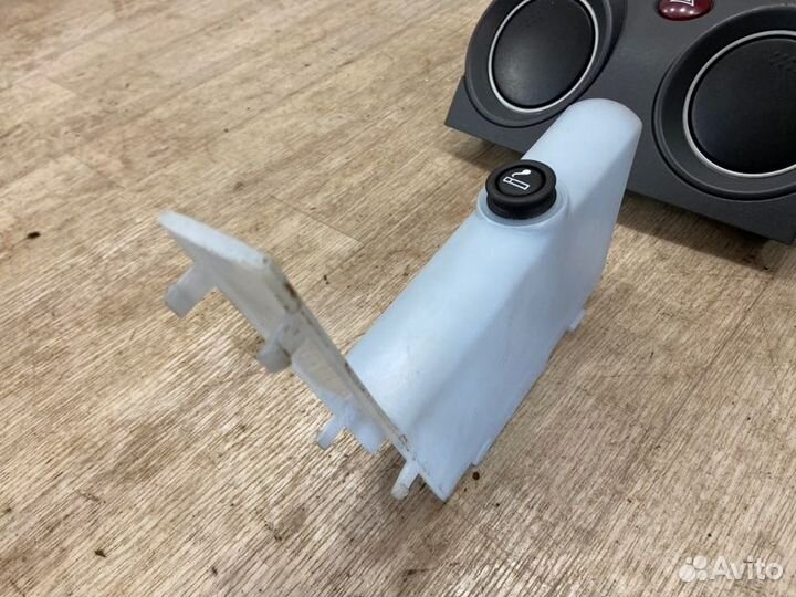 Накладка центральной консоли Mitsubishi Colt Z32A