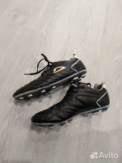 Футбольные бутсы