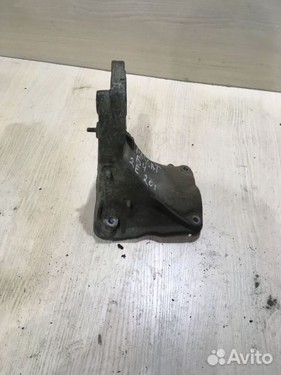 Кронштейн двигателя правый Пассат b4 1H0199354H