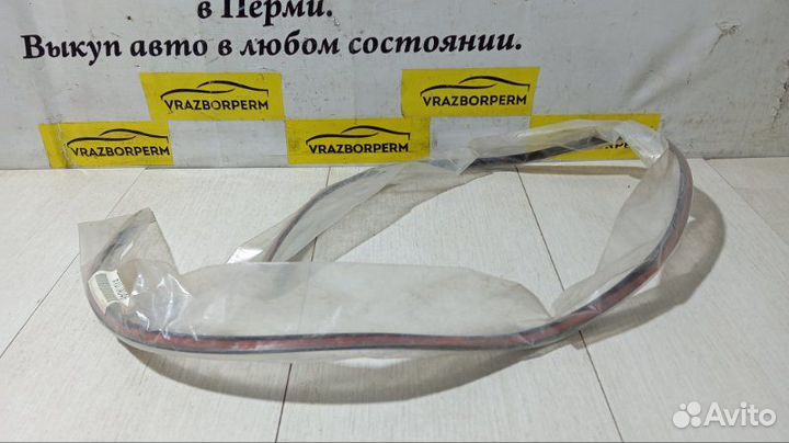 Молдинг лобового стекла Mitsubishi Outlander