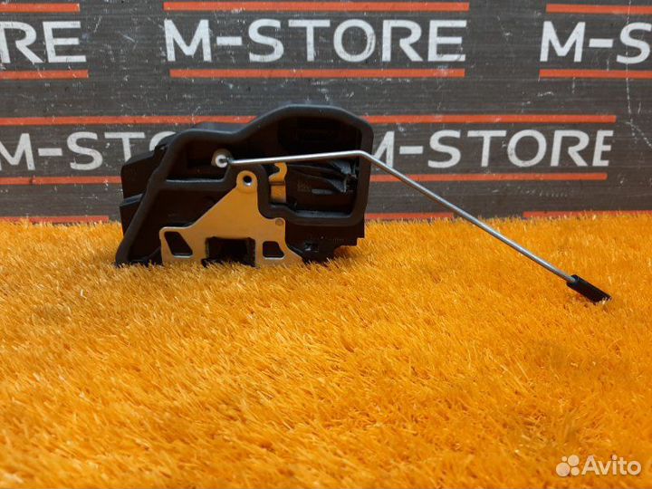 Замок двери задний левый Bmw X5 E70 N55B30A 2012