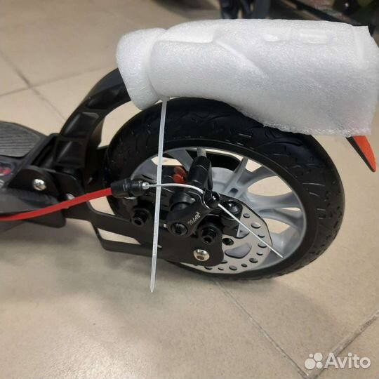 Самокат с дисковым тормозом