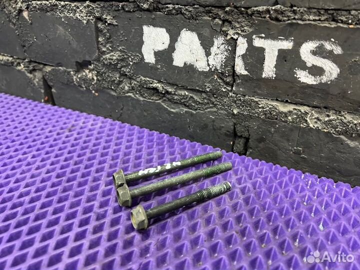 Болт компрессора кондиционера Nissan Juke