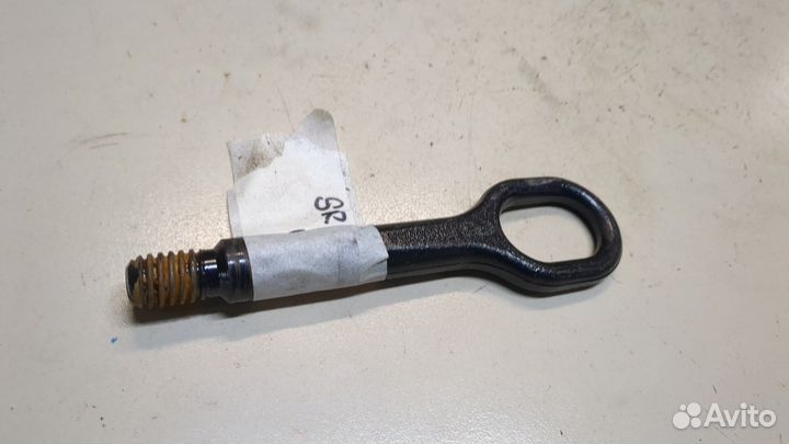 Крюк буксировочный Skoda SuperB, 2011