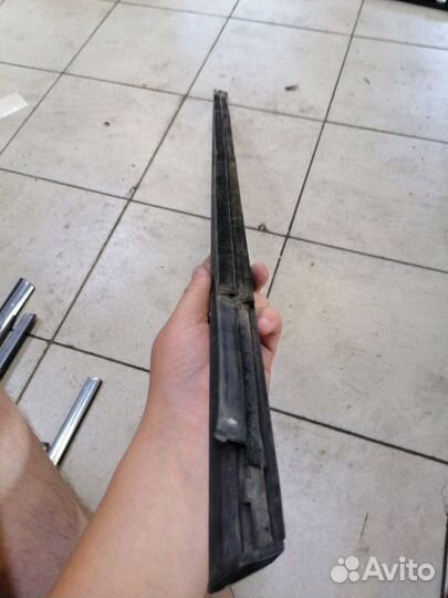 Бархотка внешняя на дверь задняя правая Ford