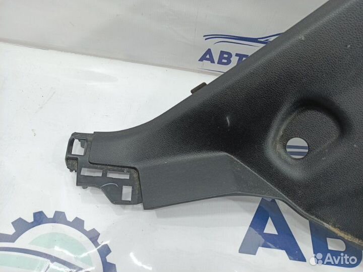 Обшивка багажника задняя правая Hyundai Santa Fe