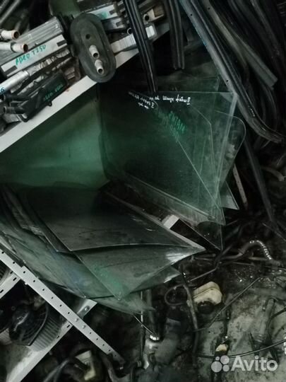 Стекла боковые на рено Логан 05-2015 г