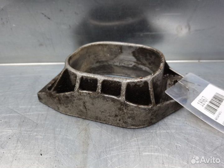 Кронштейн двигателя передний Volkswagen Passat