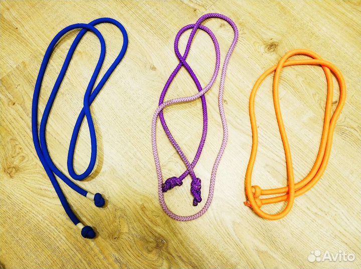 Обрезать скакалку для гимнастики. Узел на гимнастической скакалке. Скакалка для гимнастики размер. Гимнастическая скакалка gymnastics rope. Как выбрать длину скакалки для гимнастики.