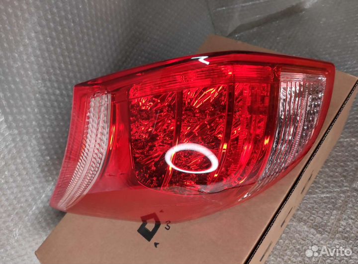 Задний фонарь Toyota RAV4 2005