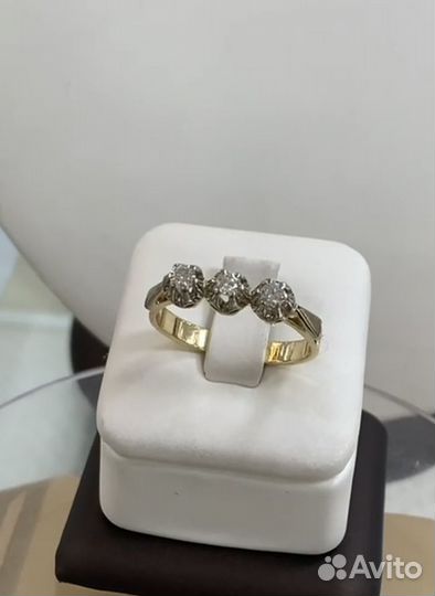 Золотое кольцо с бриллиантами