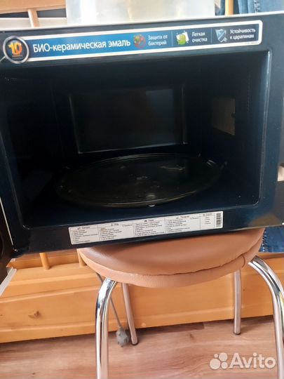 Микроволновка буSamsung ME731KR