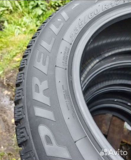 Pirelli Winter Carving Edge SUV 235/60 R17