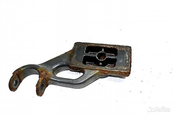 Кронштейн амортизатора переднего моста, нижний пра