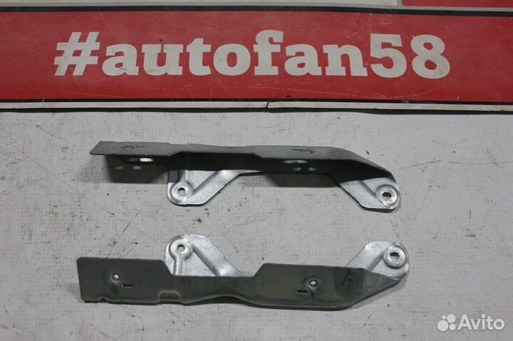 Крепление потолочных ручек Volkswagen T5 / T6