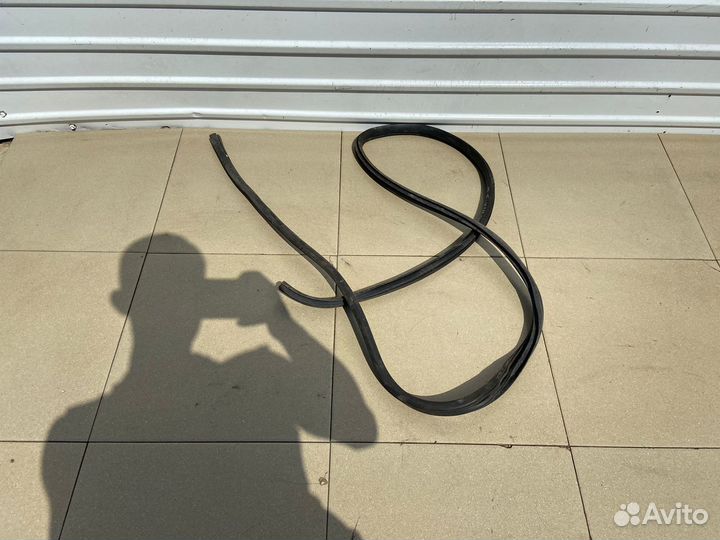Уплотнительная резинка двери задняя левая Kia cera
