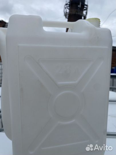 Канистра пластиикова 28л со сливом бу