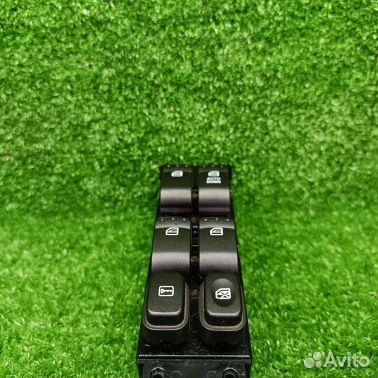 Блок управления стеклоподъемниками передней левой