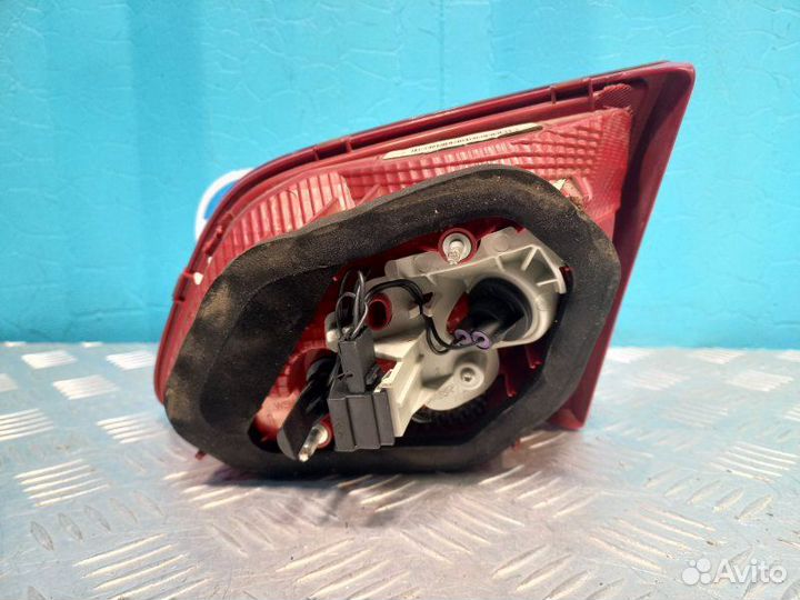 Фонарь крышки багажника левый Volkswagen Passat B7