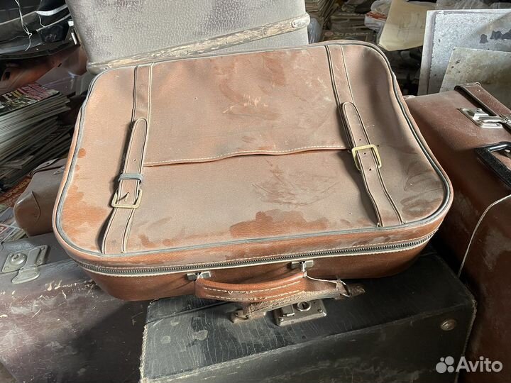 Чемодан старинный