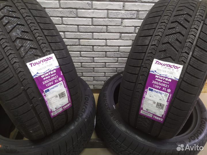 Tourador Winter Pro TSU1 285/40 R21