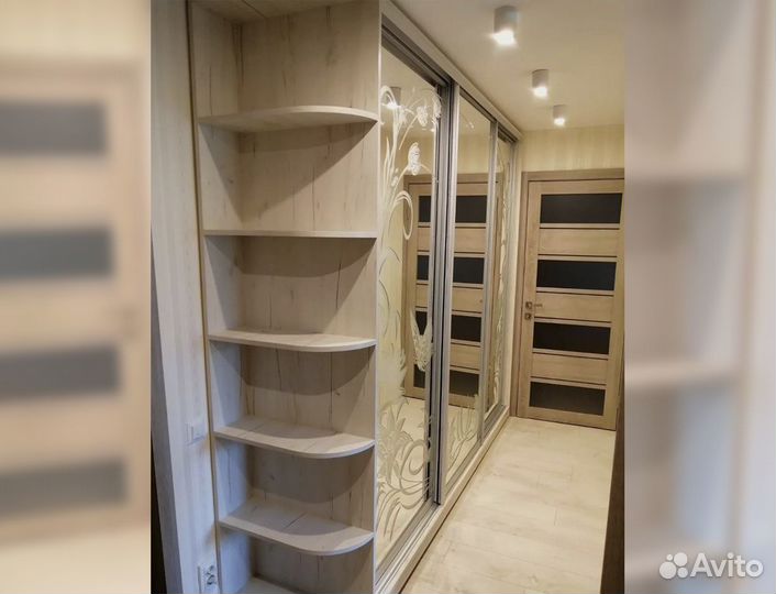 Шкаф с зеркалом