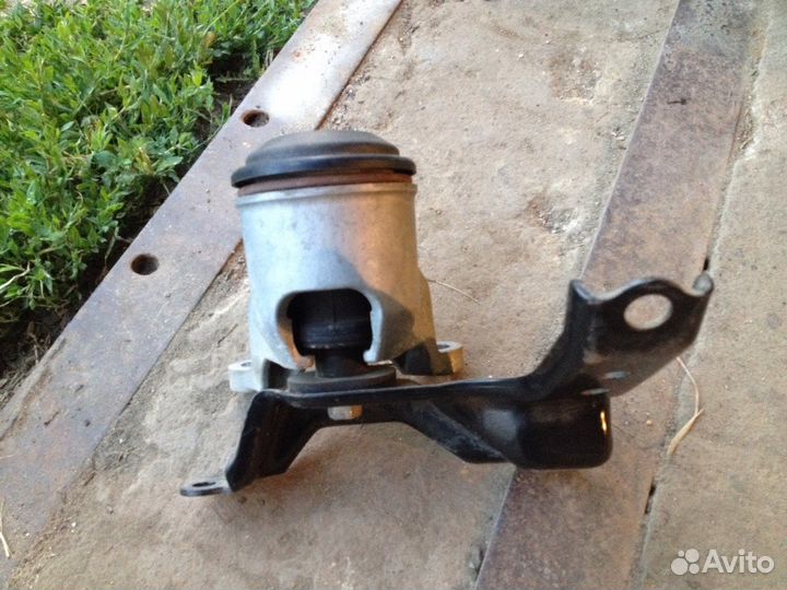 Правая опора (подушка) двигателя Ниссан Теана j32