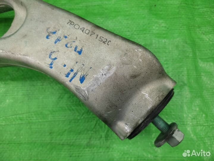 Рычаг подвески нижний прав. перед. Volkswagen Toua