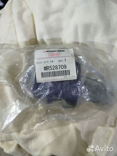 Пыльник передний mitsubishi