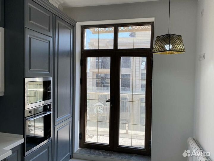 Двери пластиковые коричневые цветные