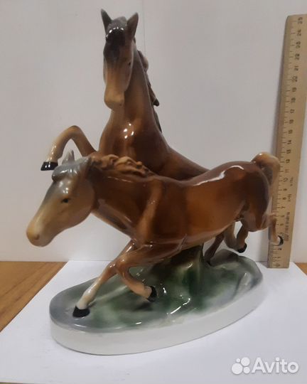Фарфоровая статуэтка Лошади(кони бегущие) Германия