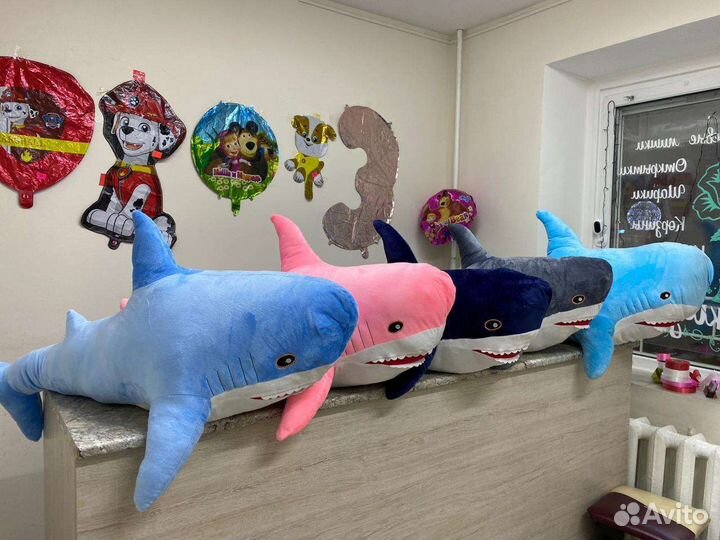 Мишки и акулы плюшевые