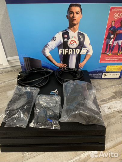 Sony Playstation 4 Pro, 1 TB памяти, + игры